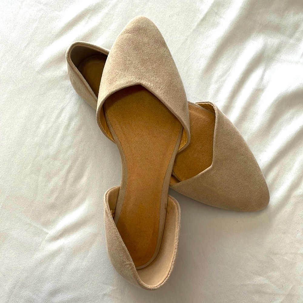 Cute suede flats.